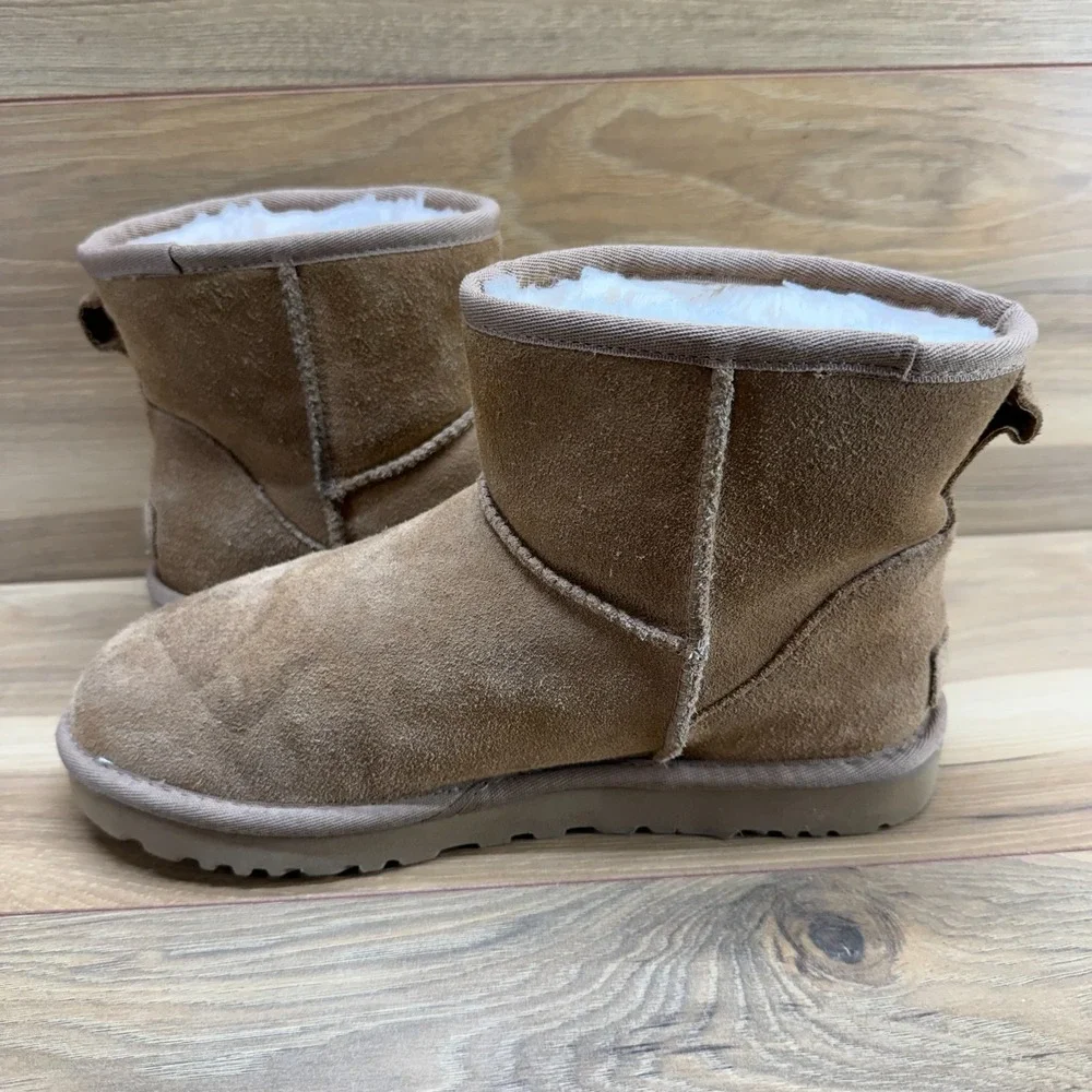 UGG Classic Mini Side Logo Boots Womens 8 Shearling Sherpa Cozy Chestnut